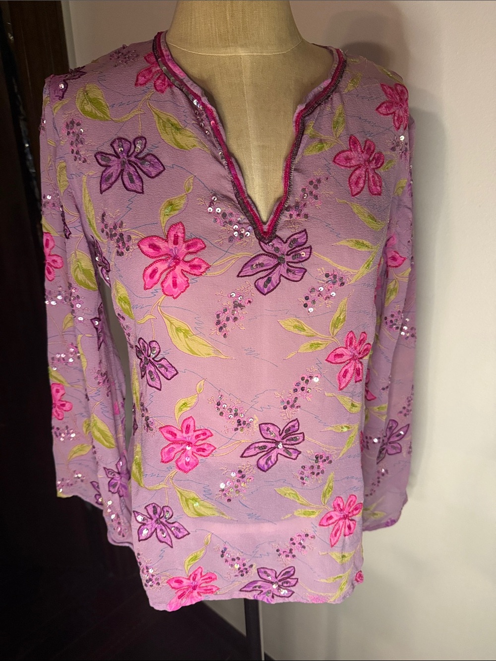 Women's Lavender Floral Embellished V-Neck Top
